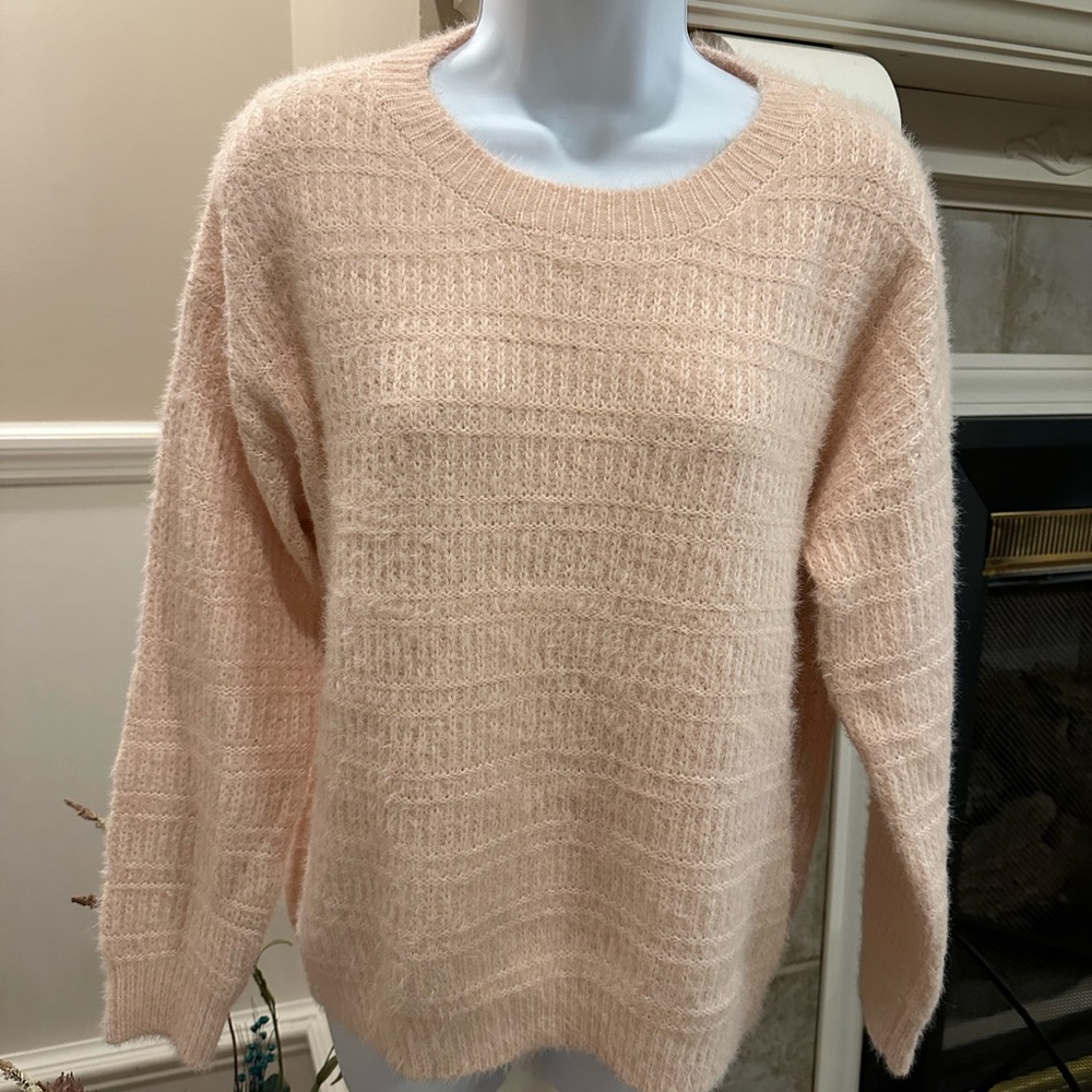 Salmon-colored crew neck sweater